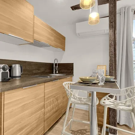 Le Des Antiquaires - Climatise Apartman *